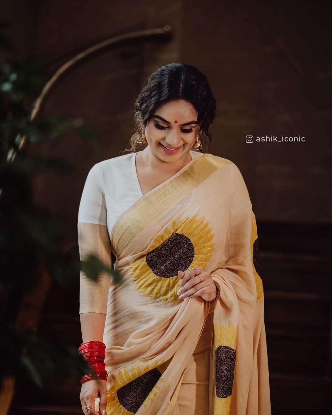 Lakshmi Nakshathra: കേരള സാരിയിൽ തിളങ്ങി ലക്ഷ്മി നക്ഷത്ര... മിനി സ്ക്രീൻ താരത്തിന്റെ ലുക്ക് ഏറ്റെടുത്ത് ആരാധകർ
