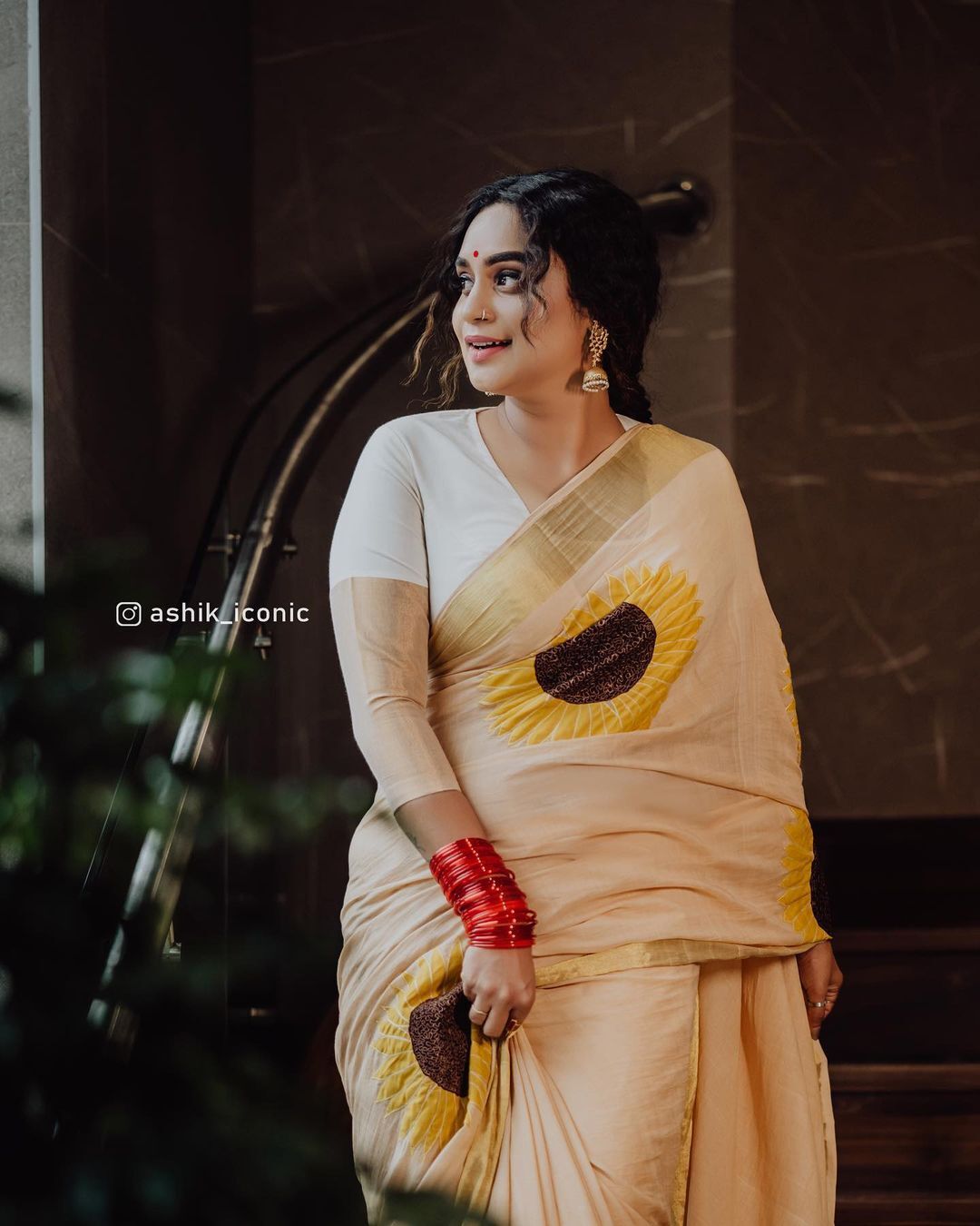 Lakshmi Nakshathra: കേരള സാരിയിൽ തിളങ്ങി ലക്ഷ്മി നക്ഷത്ര... മിനി സ്ക്രീൻ താരത്തിന്റെ ലുക്ക് ഏറ്റെടുത്ത് ആരാധകർ