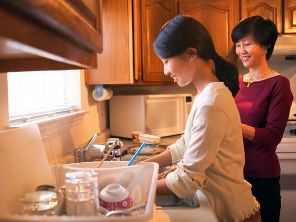 Vastu tips for kitchen: പൈപ്പിനടുത്ത് ഗ്യാസ് സ്റ്റൗവ് വെച്ചാല്‍ വീട്ടില്‍ വഴക്ക്; അടുക്കളയിലാണ് കാര്യമെന്ന് വാസ്തു