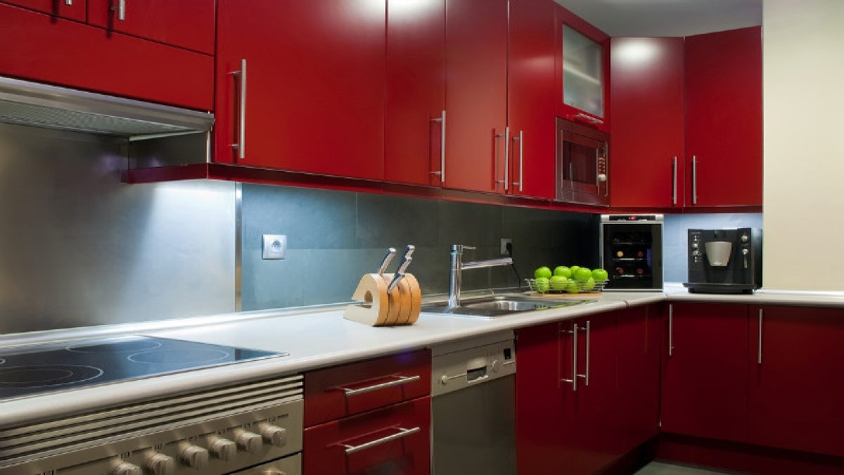 Vastu tips for kitchen: പൈപ്പിനടുത്ത് ഗ്യാസ് സ്റ്റൗവ് വെച്ചാല്‍ വീട്ടില്‍ വഴക്ക്; അടുക്കളയിലാണ് കാര്യമെന്ന് വാസ്തു