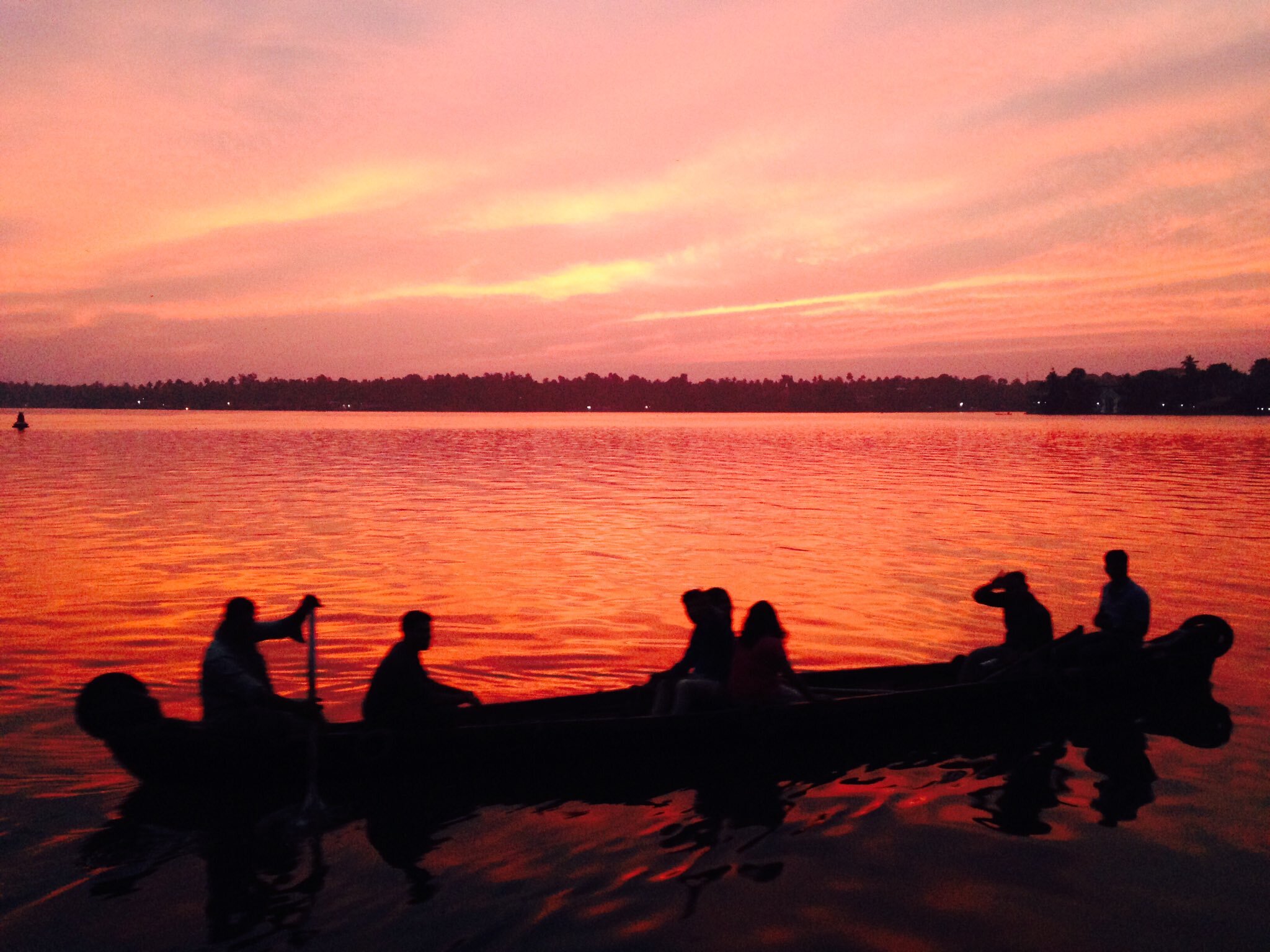 വാലന്റൈന്‍സ് ദിനത്തില്‍ ഒന്ന് പ്രണയിച്ചാലോ, ഈ യാത്ര ഒഴിവാക്കരുത്, പോയാല്‍ കളറാകും
