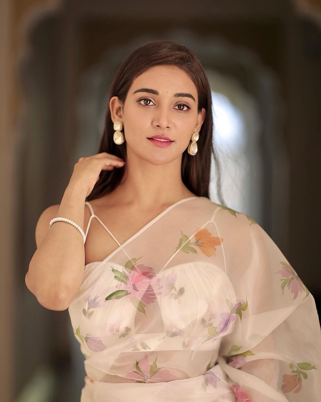 डांसर मुक्ति मोहन साड़ी लुक में लगी बेहद खूबसूरत, तस्वीरें देखकर फैंस हुए बेताब