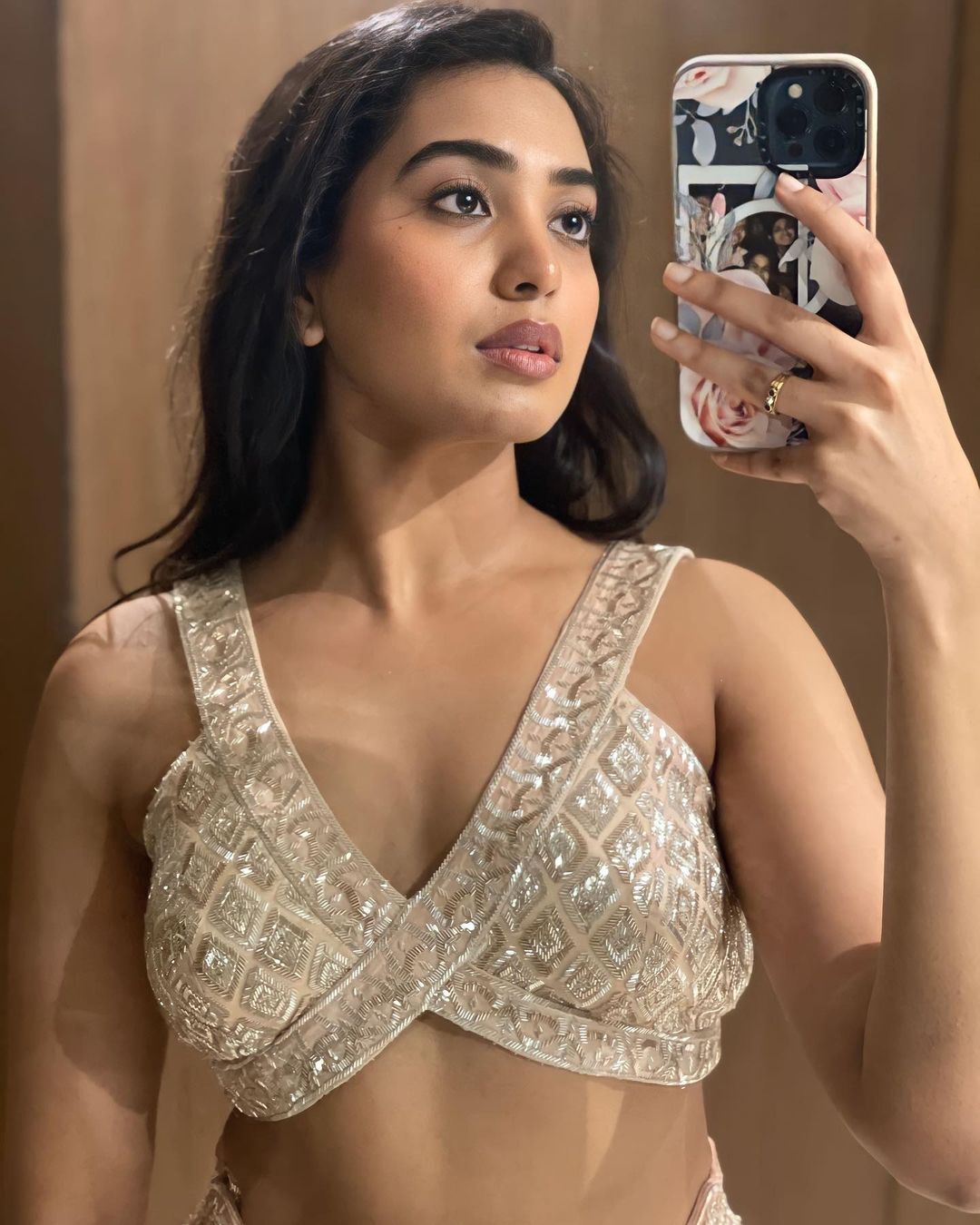 శివాత్మిక సోకుల విందు.. భామ అందాల డోస్‌కు హీటెక్కిపోతున్న కుర్రాళ్లు..!