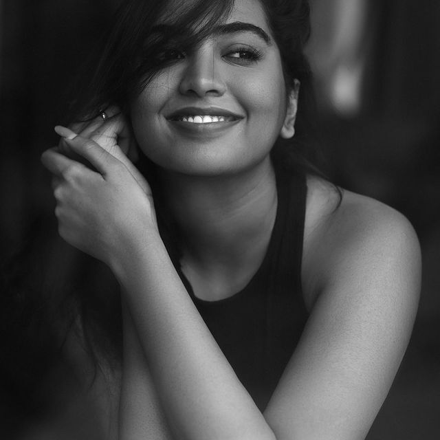 శివాత్మిక సోకుల విందు.. భామ అందాల డోస్‌కు హీటెక్కిపోతున్న కుర్రాళ్లు..!