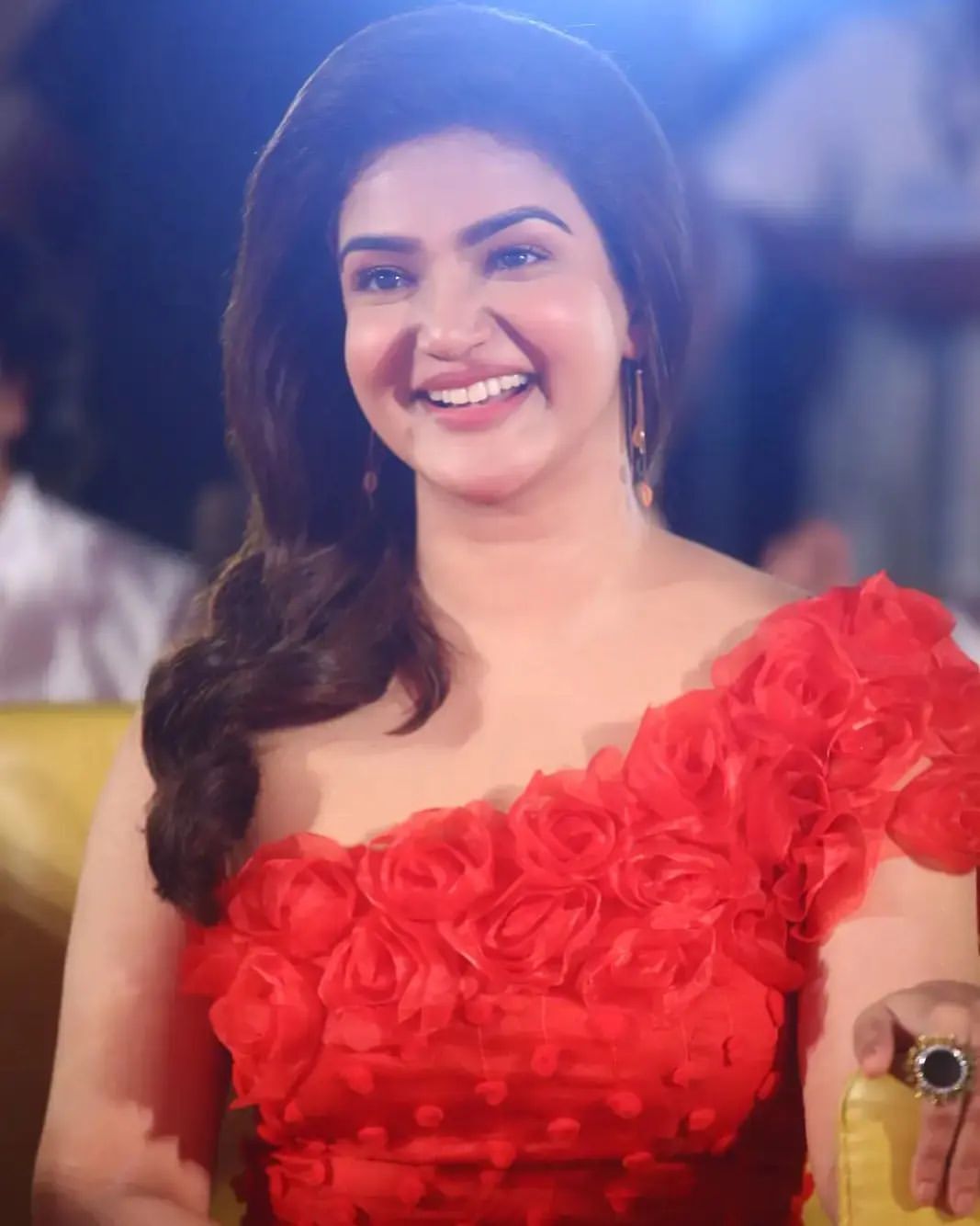Honey Rose: നോക്കിയാല്‍ കണ്ണെടുക്കില്ല! കിടിലന്‍ ലുക്കിലെത്തി കയ്യടി നേടി ഹണി റോസ്!