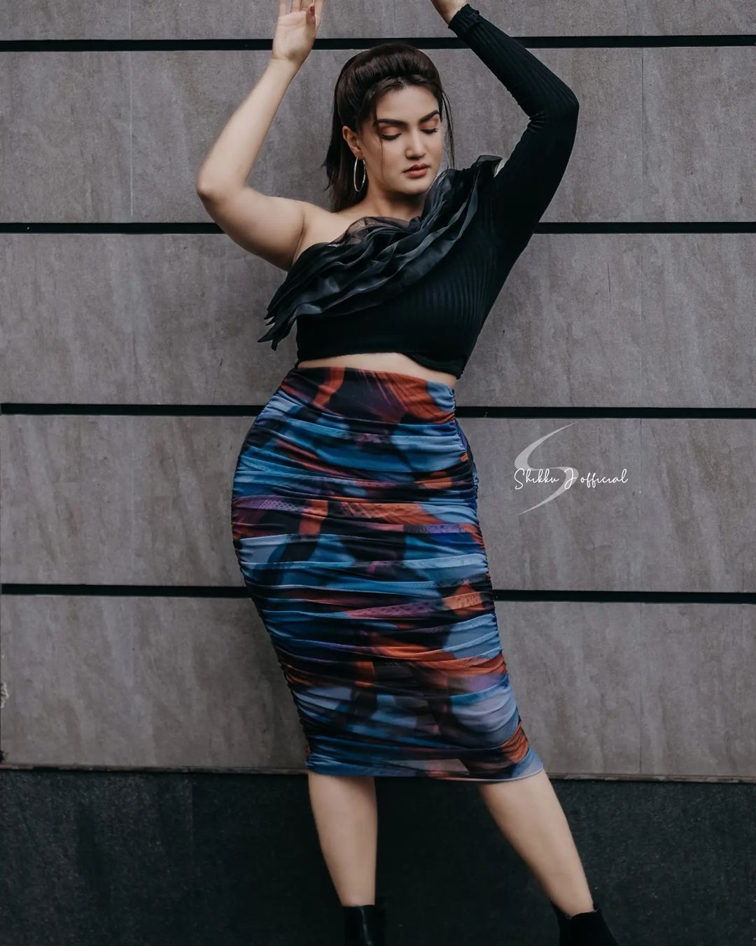 Honey Rose: നോക്കിയാല്‍ കണ്ണെടുക്കില്ല! കിടിലന്‍ ലുക്കിലെത്തി കയ്യടി നേടി ഹണി റോസ്!