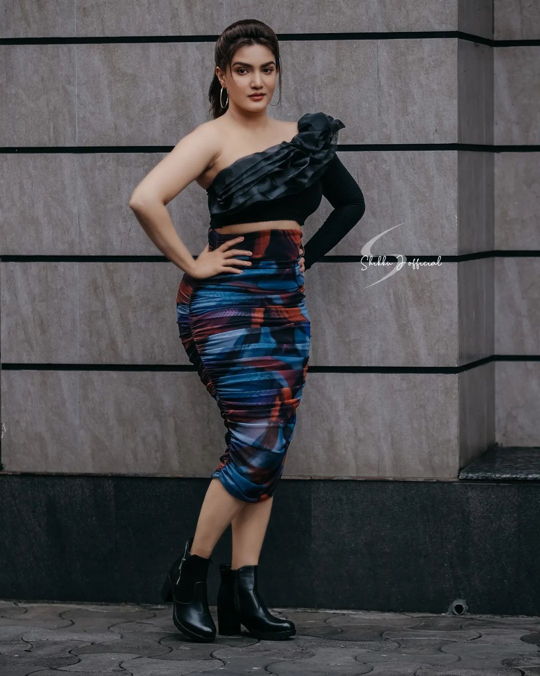 Honey Rose: നോക്കിയാല്‍ കണ്ണെടുക്കില്ല! കിടിലന്‍ ലുക്കിലെത്തി കയ്യടി നേടി ഹണി റോസ്!