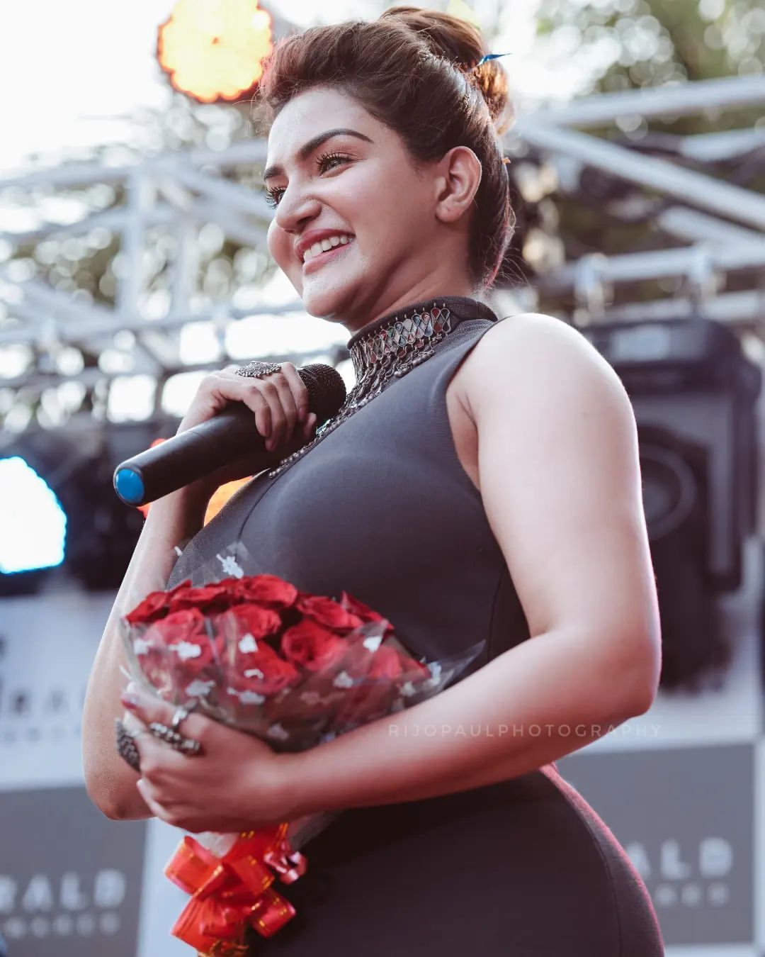 Honey Rose: ബോഡി കോണ്‍ ഗെറ്റപ്പില്‍ ഹോട്ടായി ഹണി റോസ്; ഇത് പൊളി ലുക്കെന്ന് സോഷ്യല്‍ മീഡിയ!