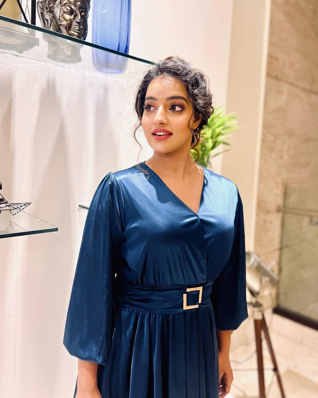 Malavika Menon: നക്ഷ്ത്ര കണ്ണുള്ള രാജകുമാരി... സാരിയിൽ കലക്കൻ ലുക്കുമായി മാളവിക; ഇൻസ്റ്റയിൽ വൈറലായി താരം