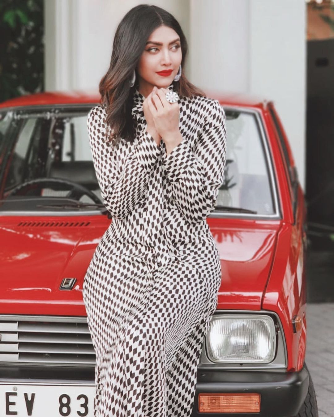 Mamta Mohandas: 'ഓൾവേസ് ക്ലാസിക്...'  ഇതാണോ മഹേഷിന്റെ മാരുതി... ചുവന്ന മാരുതിക്കൊപ്പം സുന്ദരിയായി മംമ്ത!