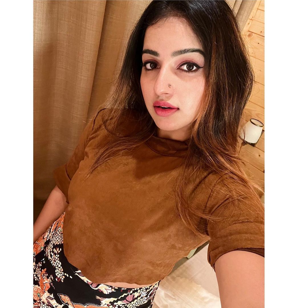 Malavika Menon: കായൽ സൌന്ദര്യം ആസ്വദിച്ച് മാളവിക... പുത്തൻ ലുക്കിൽ ആരാധകരെ മയക്കി നടി, ചിത്രങ്ങൾ കാണാം.