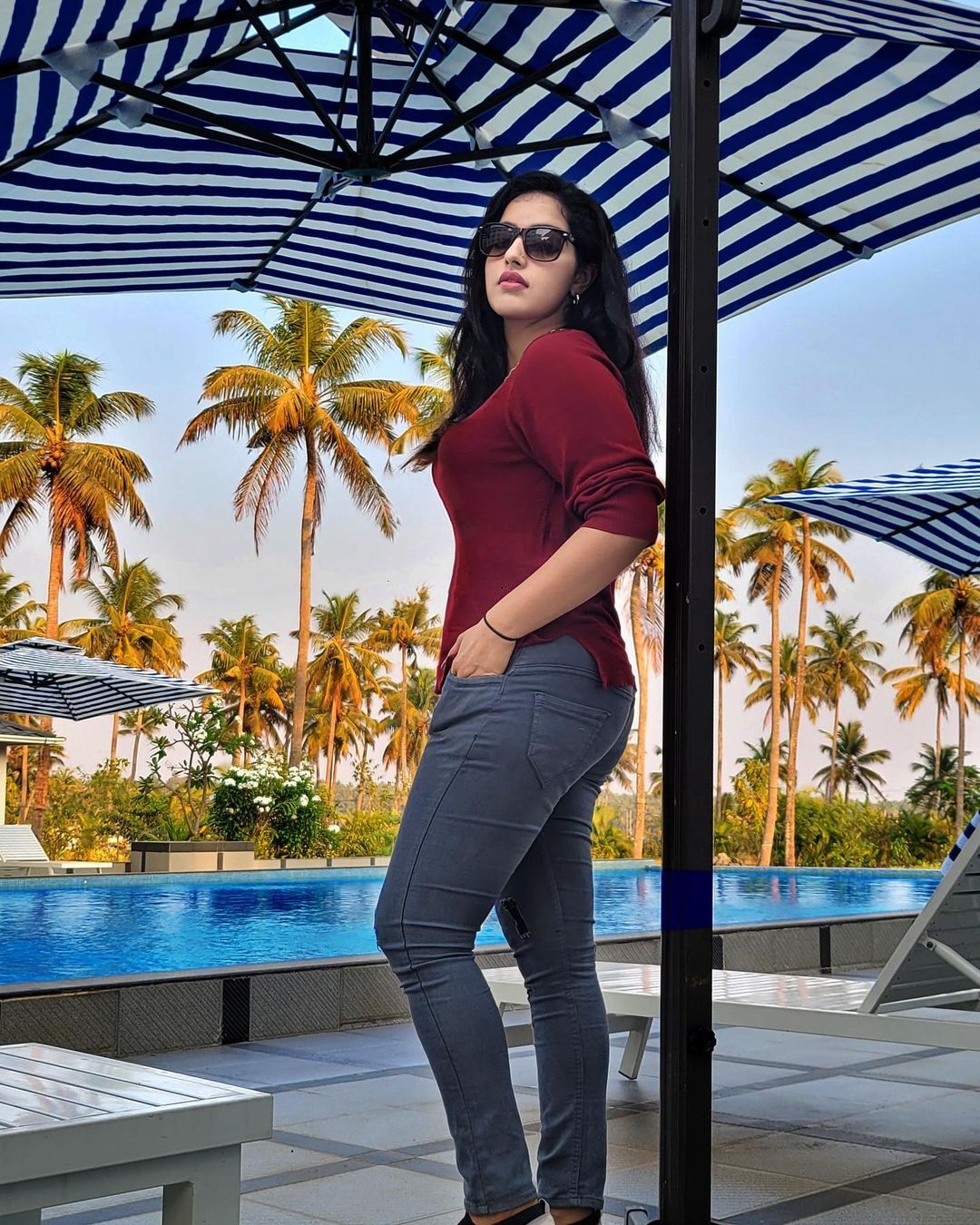 Malavika Menon: കായൽ സൌന്ദര്യം ആസ്വദിച്ച് മാളവിക... പുത്തൻ ലുക്കിൽ ആരാധകരെ മയക്കി നടി, ചിത്രങ്ങൾ കാണാം.