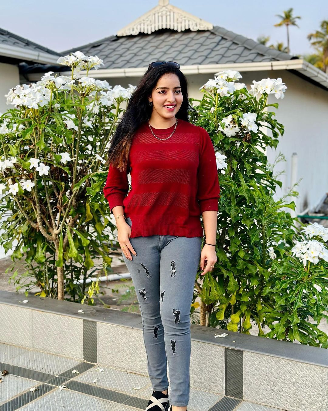 Malavika Menon: കായൽ സൌന്ദര്യം ആസ്വദിച്ച് മാളവിക... പുത്തൻ ലുക്കിൽ ആരാധകരെ മയക്കി നടി, ചിത്രങ്ങൾ കാണാം.
