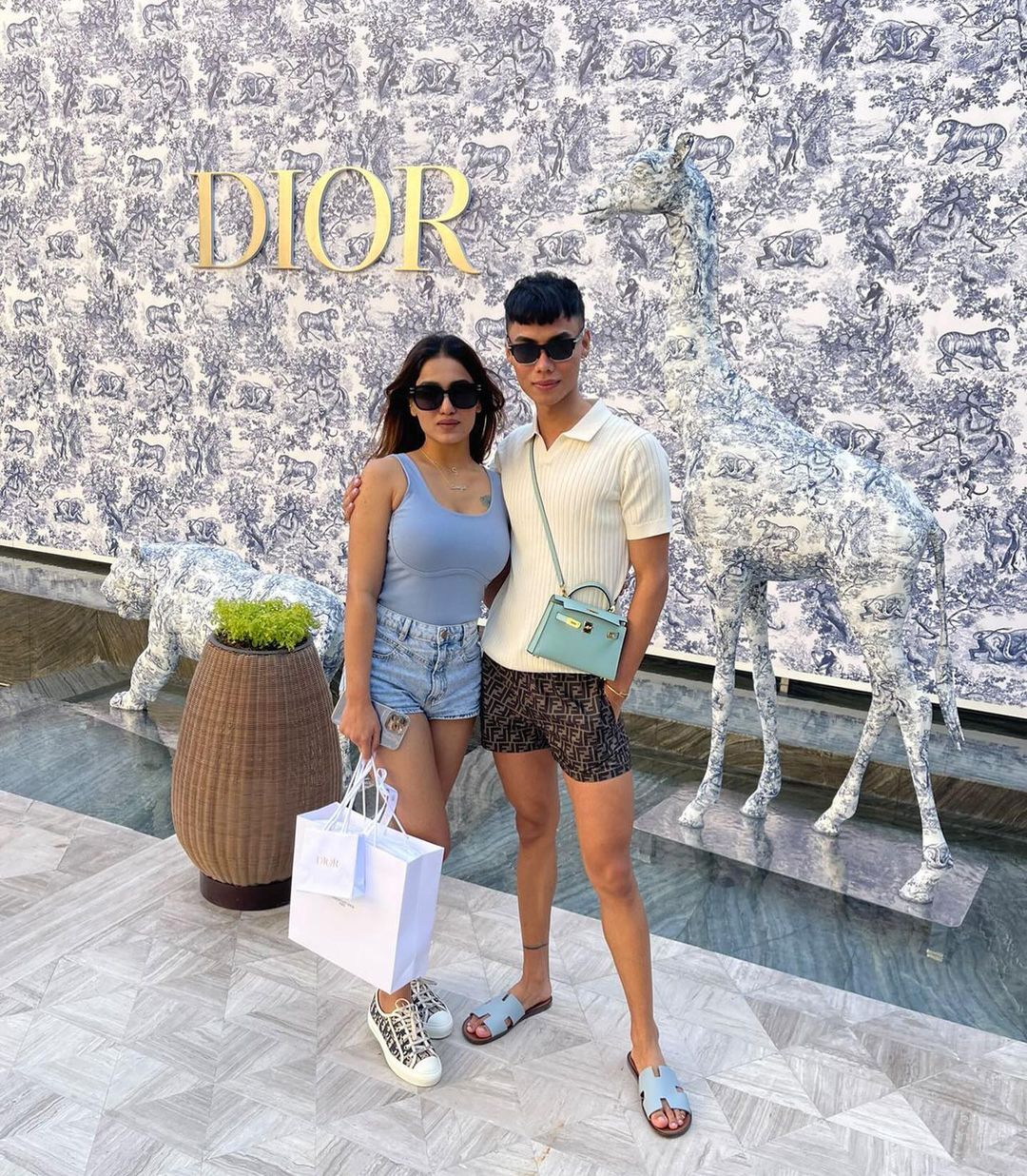 Saniya Iyappan: ആഘോഷ ചിത്രങ്ങളുമായി ബ്ലൂലേഡി... ദുബായ് കാഴ്ചകളുമായി സുഹൃത്തിനോപ്പം സാനിയ ഇയ്യപ്പൻ