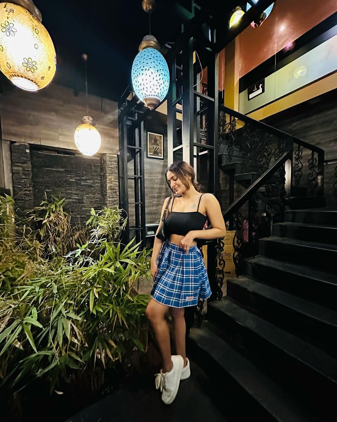 Saniya Iyappan: ആഘോഷ ചിത്രങ്ങളുമായി ബ്ലൂലേഡി... ദുബായ് കാഴ്ചകളുമായി സുഹൃത്തിനോപ്പം സാനിയ ഇയ്യപ്പൻ