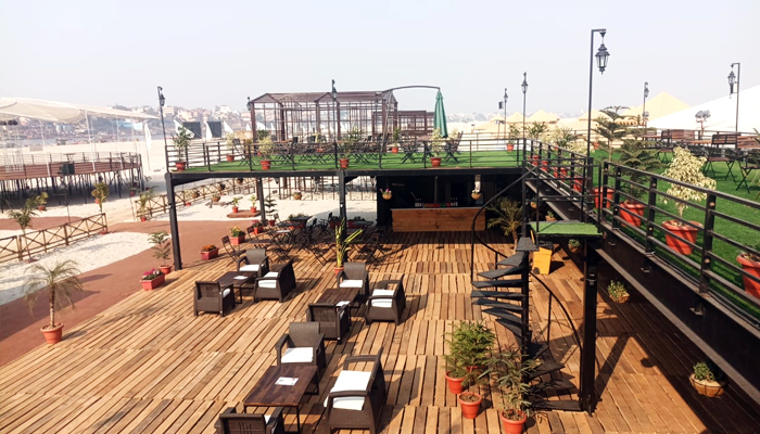 PHOTOS: वाराणसी में गंगा किनारे बना Floating Bath Kund, तैरना नहीं आता तो भी लगा सकते हैं गंगा में डुबकी, देखें तस्वीरें