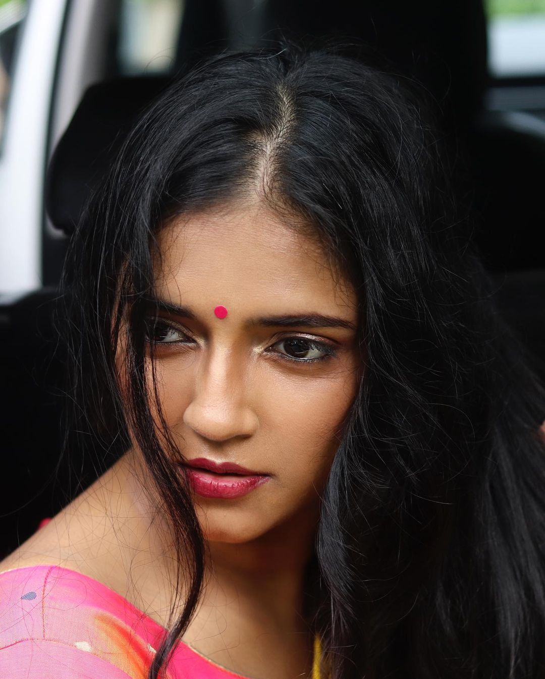 photos : கண்கள் இரண்டால் எனை கட்டியிழுத்தாய்! நடிகை வசுந்தராவின் வசீகரிக்கும் பிக்ஸ் இதோ!