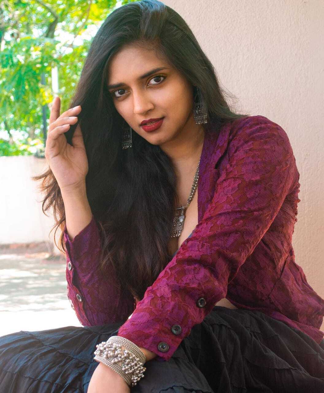 photos : கண்கள் இரண்டால் எனை கட்டியிழுத்தாய்! நடிகை வசுந்தராவின் வசீகரிக்கும் பிக்ஸ் இதோ!