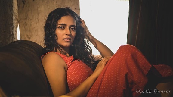 photos : கண்கள் இரண்டால் எனை கட்டியிழுத்தாய்! நடிகை வசுந்தராவின் வசீகரிக்கும் பிக்ஸ் இதோ!