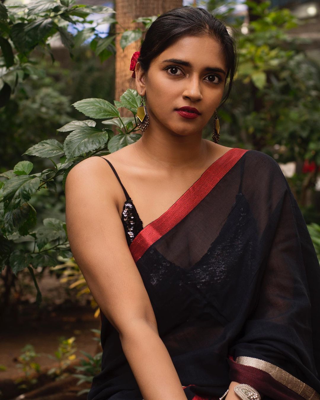 photos : கண்கள் இரண்டால் எனை கட்டியிழுத்தாய்! நடிகை வசுந்தராவின் வசீகரிக்கும் பிக்ஸ் இதோ!