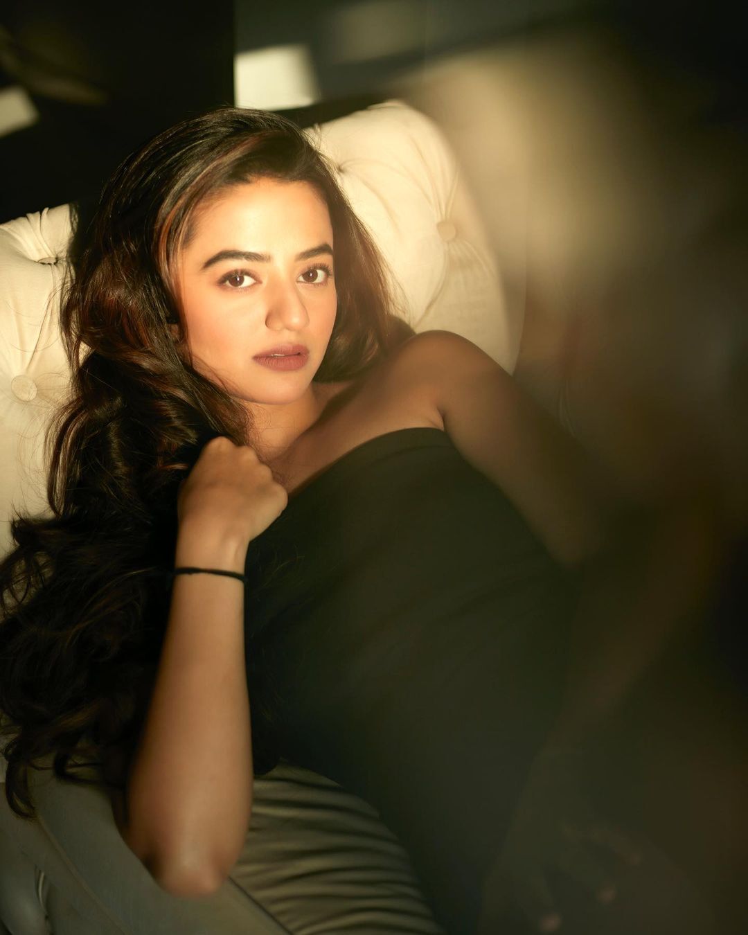 ब्लैक शॉर्ट ड्रेस पहनकर हेली शाह ने गिराईं हुस्न की बिजलियां, हॉट Photos देख यूजर्स बोले- उफ्फ क्या अदाएं हैं