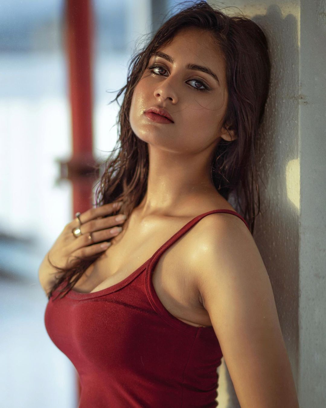 photos : சைடு போஸில் தெறிக்கவிடும் அழகு.. மாடல் அழகி ஸ்ருஷ்டி பண்ணாட்டியின் நச் போட்டோஸ் இதோ!