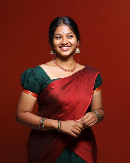 photos : தாவணியில் க்யூட்டாக போஸ் கொடுத்த கலைவாணி பாஸ்கர்.. கலக்கலான ஸ்டில்ஸ் இதோ!