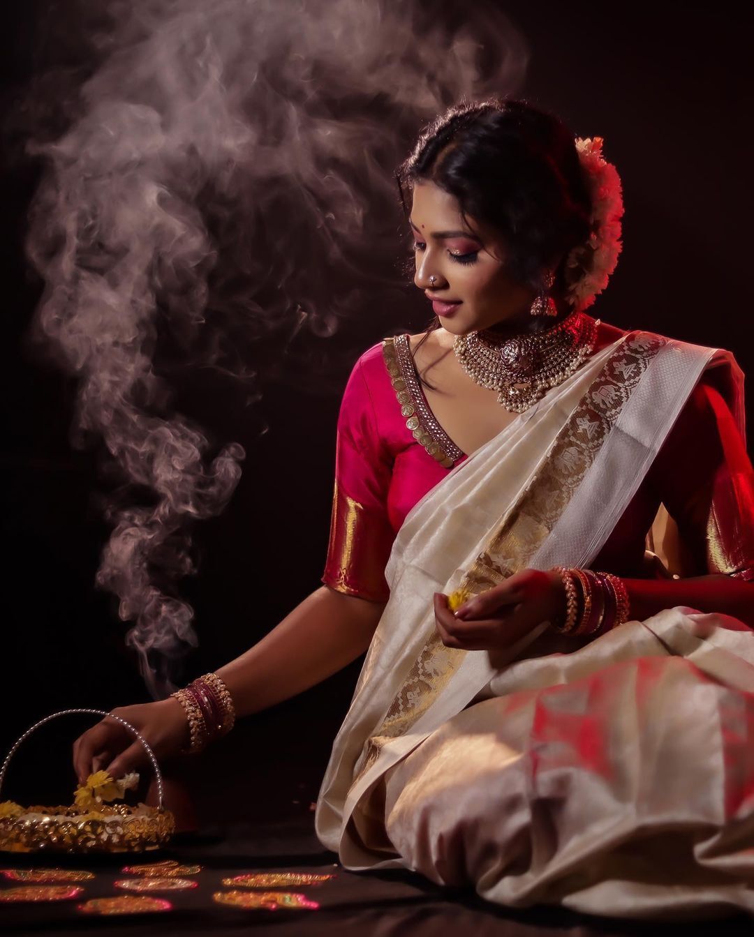 photos : தாவணியில் க்யூட்டாக போஸ் கொடுத்த கலைவாணி பாஸ்கர்.. கலக்கலான ஸ்டில்ஸ் இதோ!