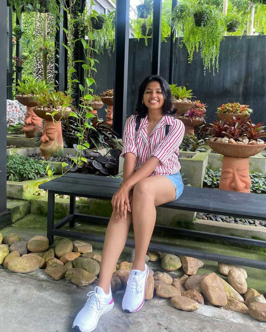 photos : தாவணியில் க்யூட்டாக போஸ் கொடுத்த கலைவாணி பாஸ்கர்.. கலக்கலான ஸ்டில்ஸ் இதோ!