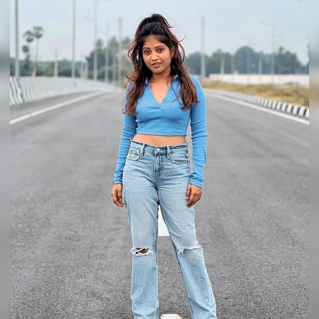 photos : கருப்பு கலர் புடவையில் சொக்கவைக்கும் அழகு.. நடிகை கிரஸ்டென் ரவாலியின் ஸ்டன்னிங் பிக்ஸ் இதோ!