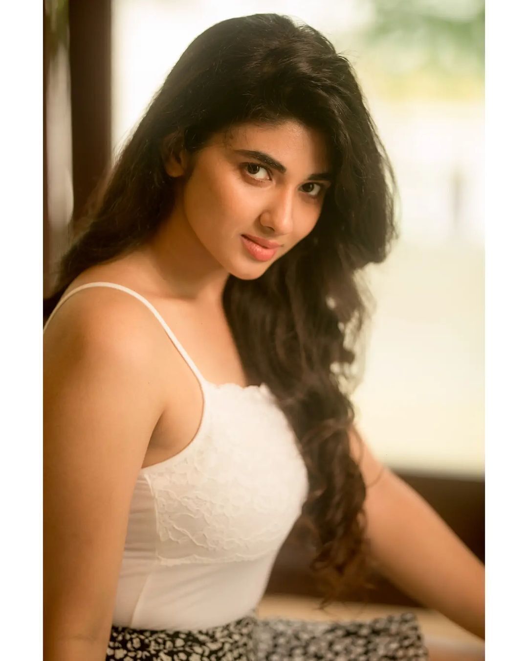 PHOTOS : டைட் உடையில்.. நடிகை பிரக்யா நாக்ராவின் லேட்டஸ்ட் அசத்தல் போட்டோஸ்.. 