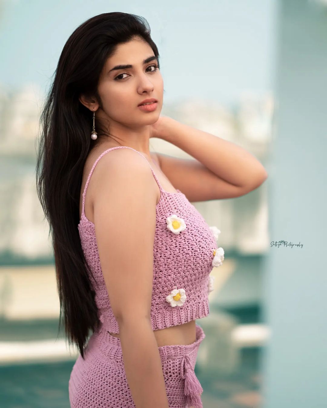 PHOTOS : டைட் உடையில்.. நடிகை பிரக்யா நாக்ராவின் லேட்டஸ்ட் அசத்தல் போட்டோஸ்.. 