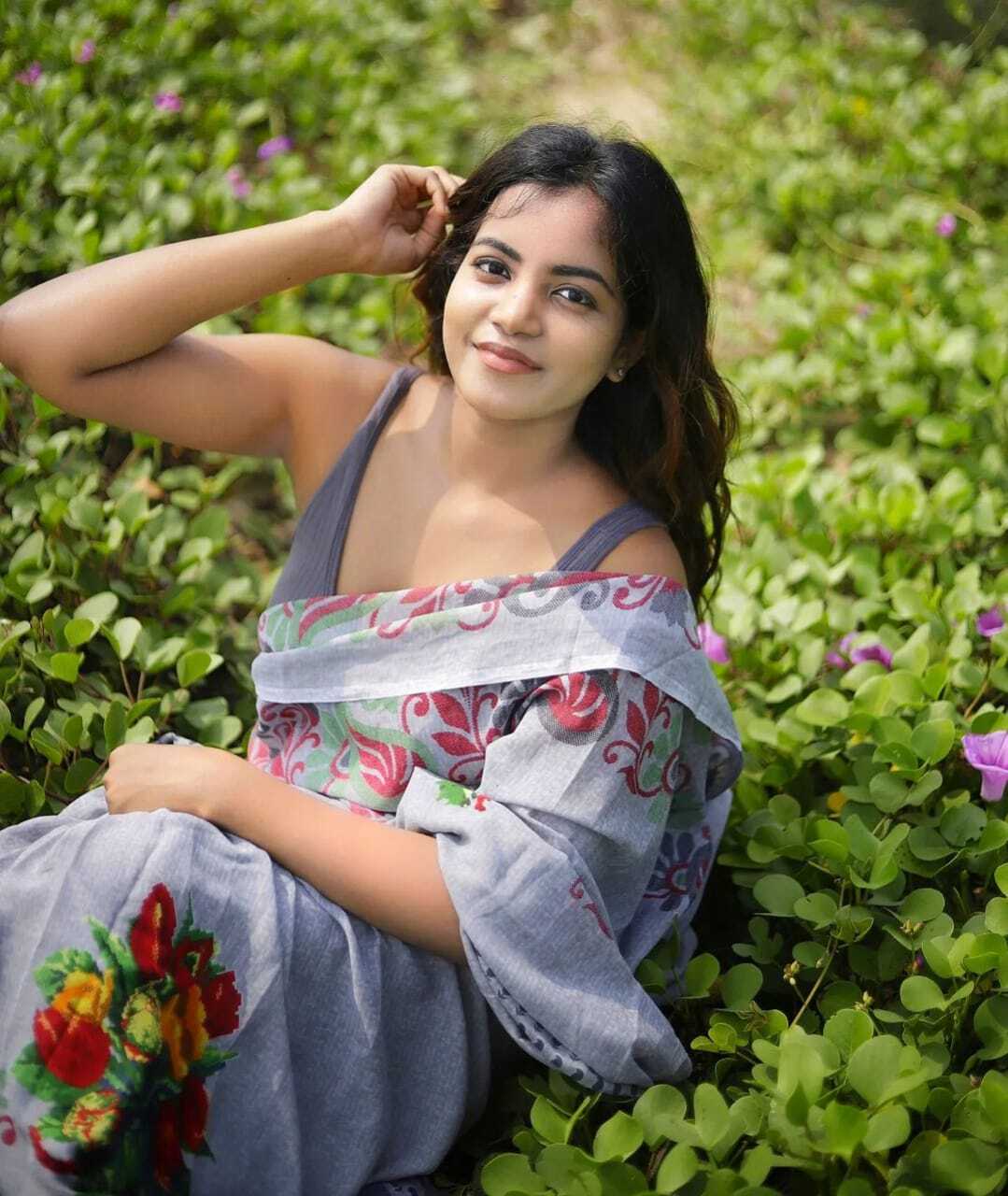 photos : ப்பா.. கொள்ளையடிக்கும் அழகில் மாடல் அழகி யுவஸ்ரீ ராஜேந்திரன்.. கலக்கலான நச் போட்டோஸ் இதோ!