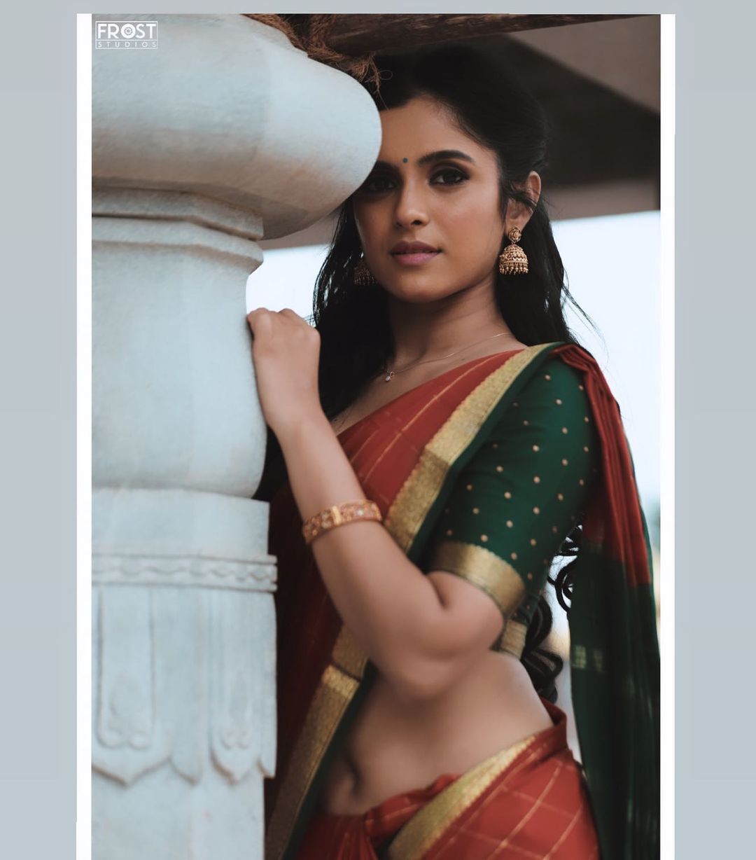 photos : டாப் ஆங்கிளில்  மனதை மயக்கும் லியோனிலா ஸ்வேதா.. கலக்கலான பிக்ஸ் இதோ!