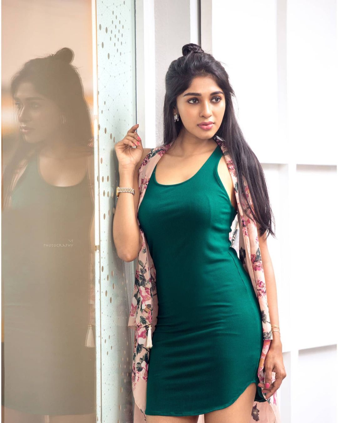 photos : மந்தார பூப்போல.. முகம் காட்டு நீ.. மாடல் அழகி ஷெர்லி பாபித்ராவின் லேட்டஸ்ட் பிக்ஸ்!