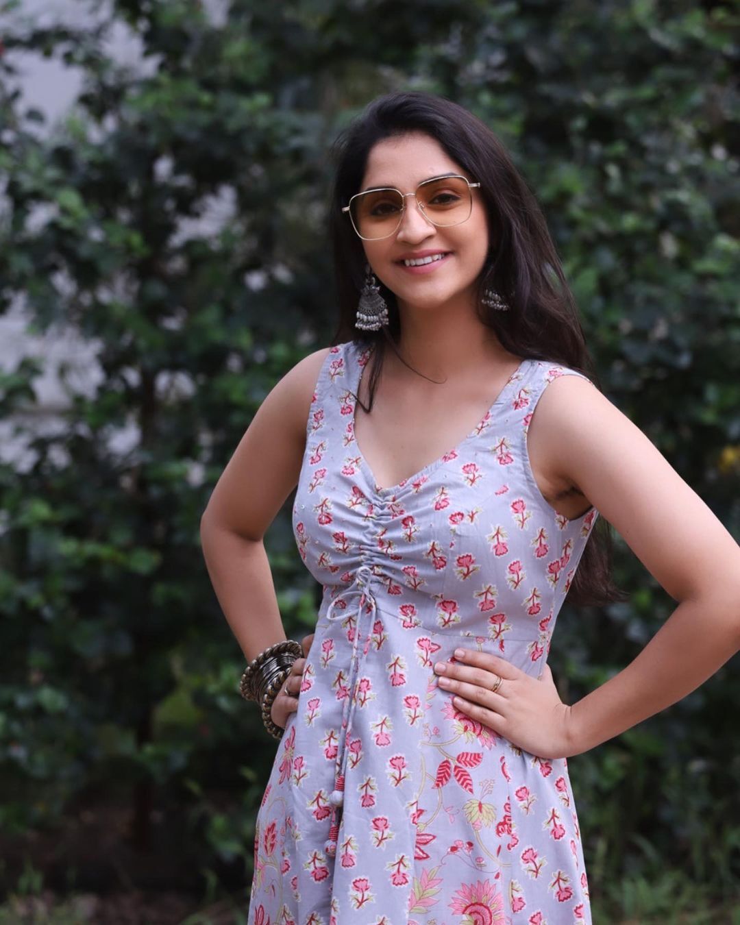 photos : வெள்ளை புடவையில் சொக்கவைக்கும் அழகு.. நடிகை ஷிவானி சொனாரின் லேட்டஸ்ட் க்ளிக்ஸ்!