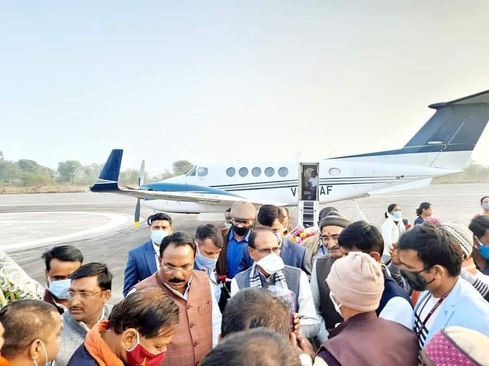 Rewa Airport: रीवा एयरपोर्ट में होगा चोरहटा हवाई पट्टी का विस्तार, CM शिवराज व सिंधिया करेंगे शिलान्यास