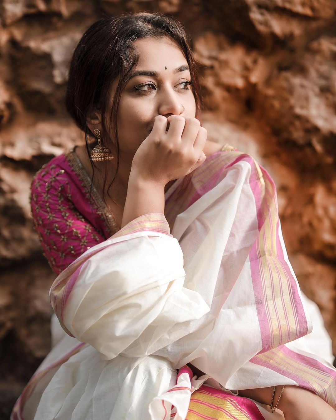 Parvathy R Krishna: റെഡിൽ സൂപ്പർ സ്റ്റൈലിഷ് ലുക്കിൽ പാർവതി ആർ കൃഷ്ണ; ആരാധകരുടെ മനം മയക്കിയ ചിത്രങ്ങൾ കാണാം