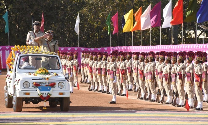 ಧಾರವಾಡದಲ್ಲಿ ಮಹಿಳಾ ಪೊಲೀಸ್ ಕಾನ್ಸ್‌ಸ್ಟೇಬಲ್‌ಗಳ ನಿರ್ಗಮನ ಪಥ ಸಂಚಲನ