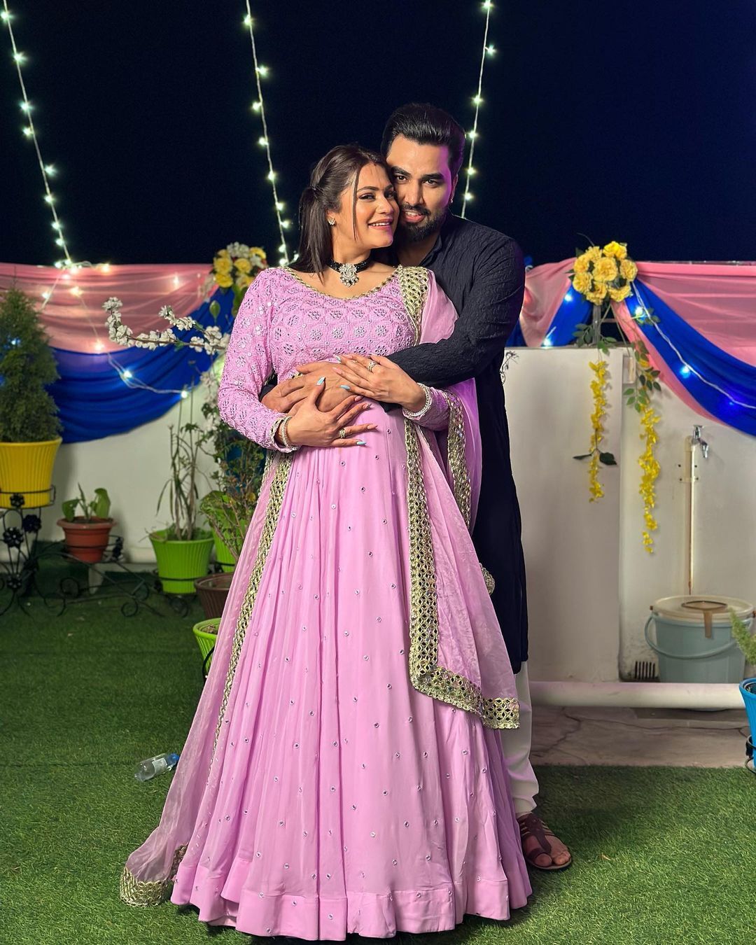 अरमान मलिक की 2 प्रेग्नेंट बीवियों की एक साथ हुई गोद भराई, दुल्हन की तरह सजी पायल और कृतिका, देखें Photos