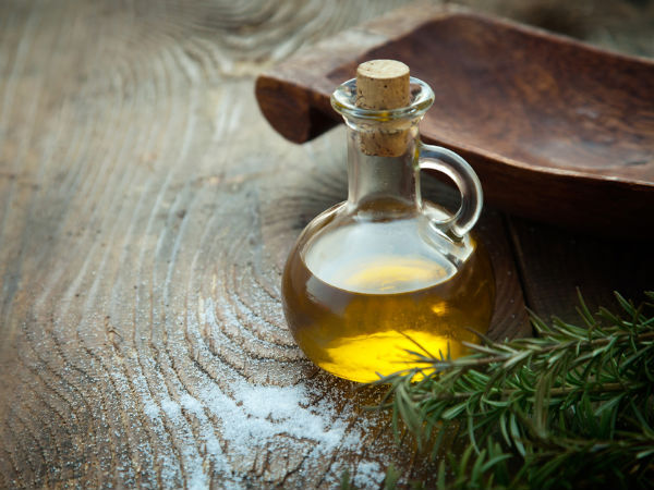 മുടികൊഴിച്ചിലിന് പരിഹാരം തേടുകയാണോ: സ്ഥിരമായി ഉപയോഗിക്കൂ ഈ 8 എണ്ണകളില്‍ ഏതെങ്കിലുമൊന്ന്