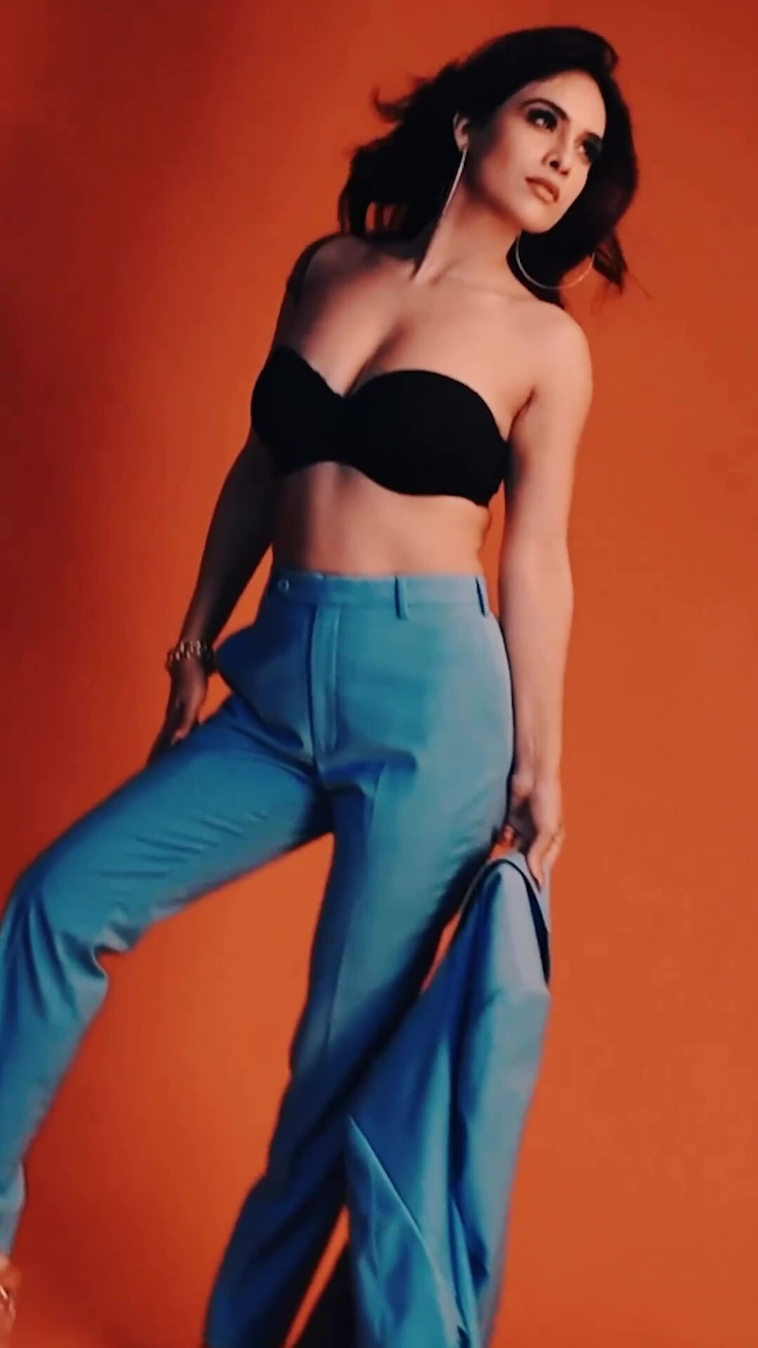 भोजपुरी एक्ट्रेस नेहा मलिक ने ब्लेजर उतार कर दिए किलर पोज, तस्वीरों को देखकर बढ़ी सांसों की गर्माहट 