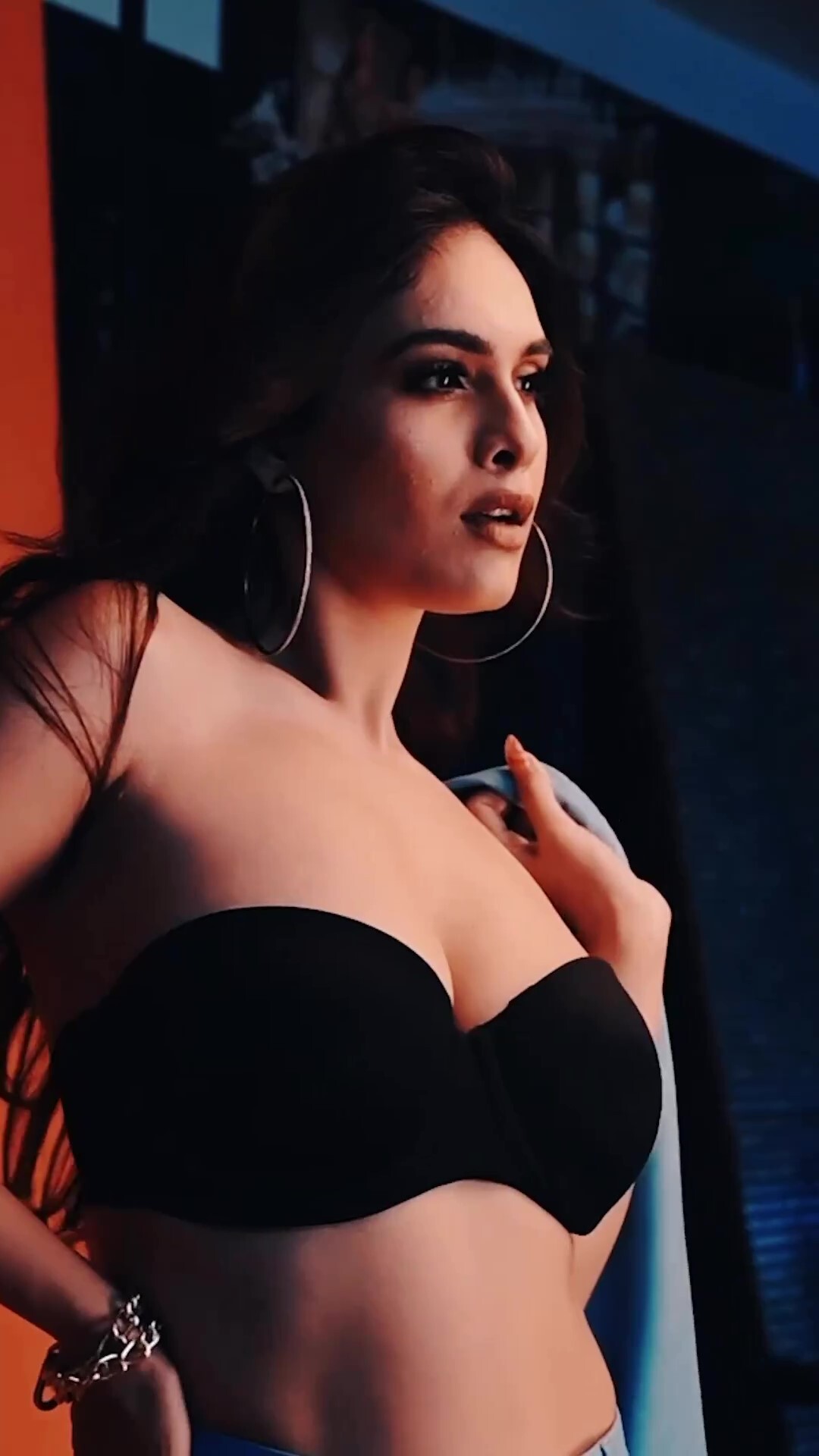 भोजपुरी एक्ट्रेस नेहा मलिक ने ब्लेजर उतार कर दिए किलर पोज, तस्वीरों को देखकर बढ़ी सांसों की गर्माहट 