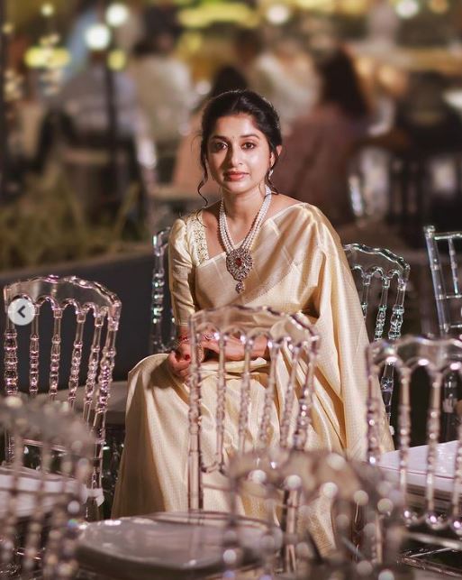 ദിലീപും മീരയും വീണ്ടും ഒരു ക്യാമറക്ക് മുന്നില്‍: മിഷല്ലെയുടെ വിവാഹം ആഘോമാക്കി താരങ്ങള്‍