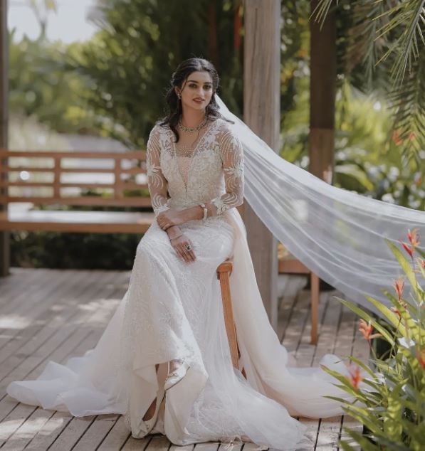 ദിലീപും മീരയും വീണ്ടും ഒരു ക്യാമറക്ക് മുന്നില്‍: മിഷല്ലെയുടെ വിവാഹം ആഘോമാക്കി താരങ്ങള്‍