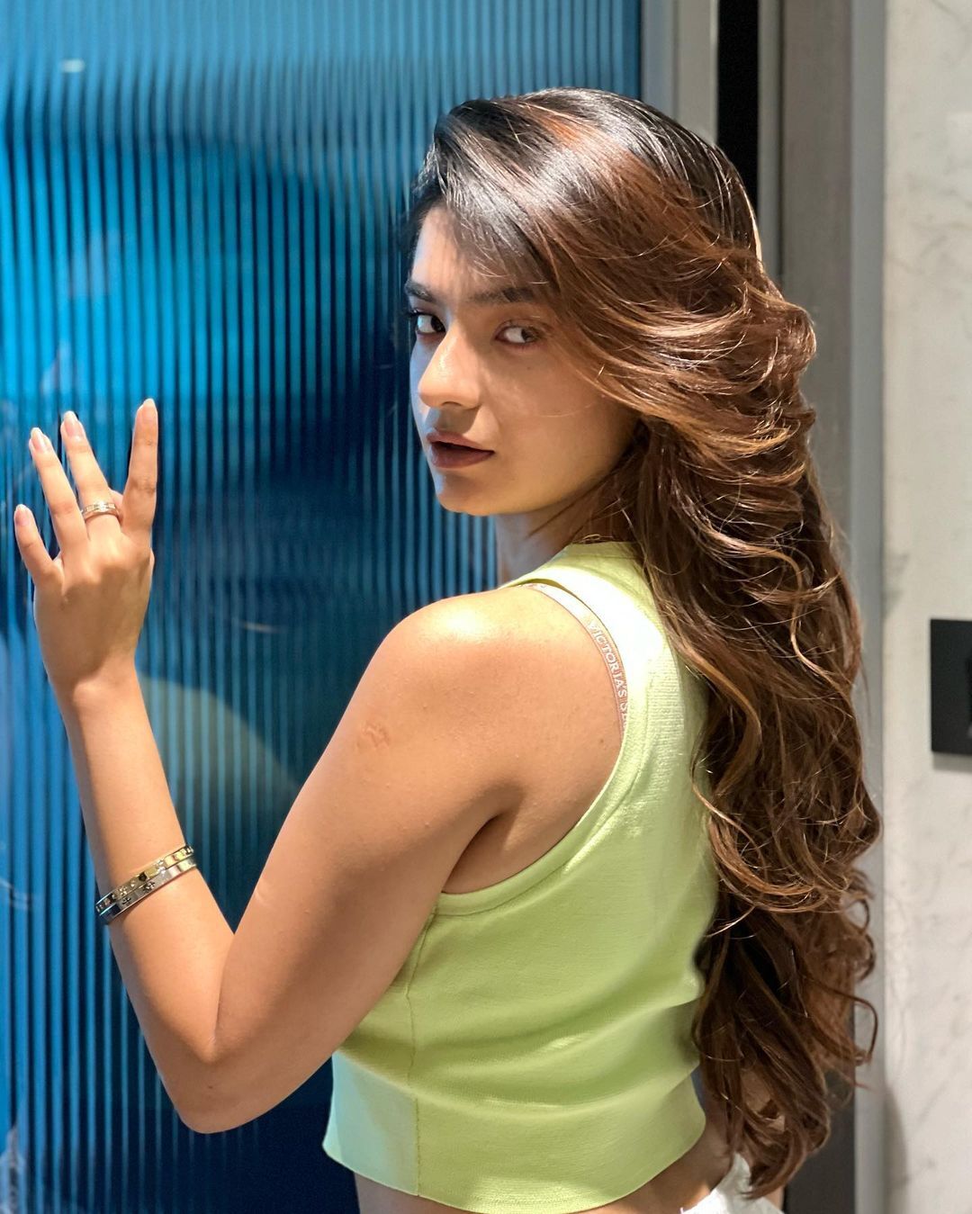 అనుష్క సేన్ అందాల జాతర.. భామ హాట్‌కు కుర్రాళ్లు చిత్తు..!