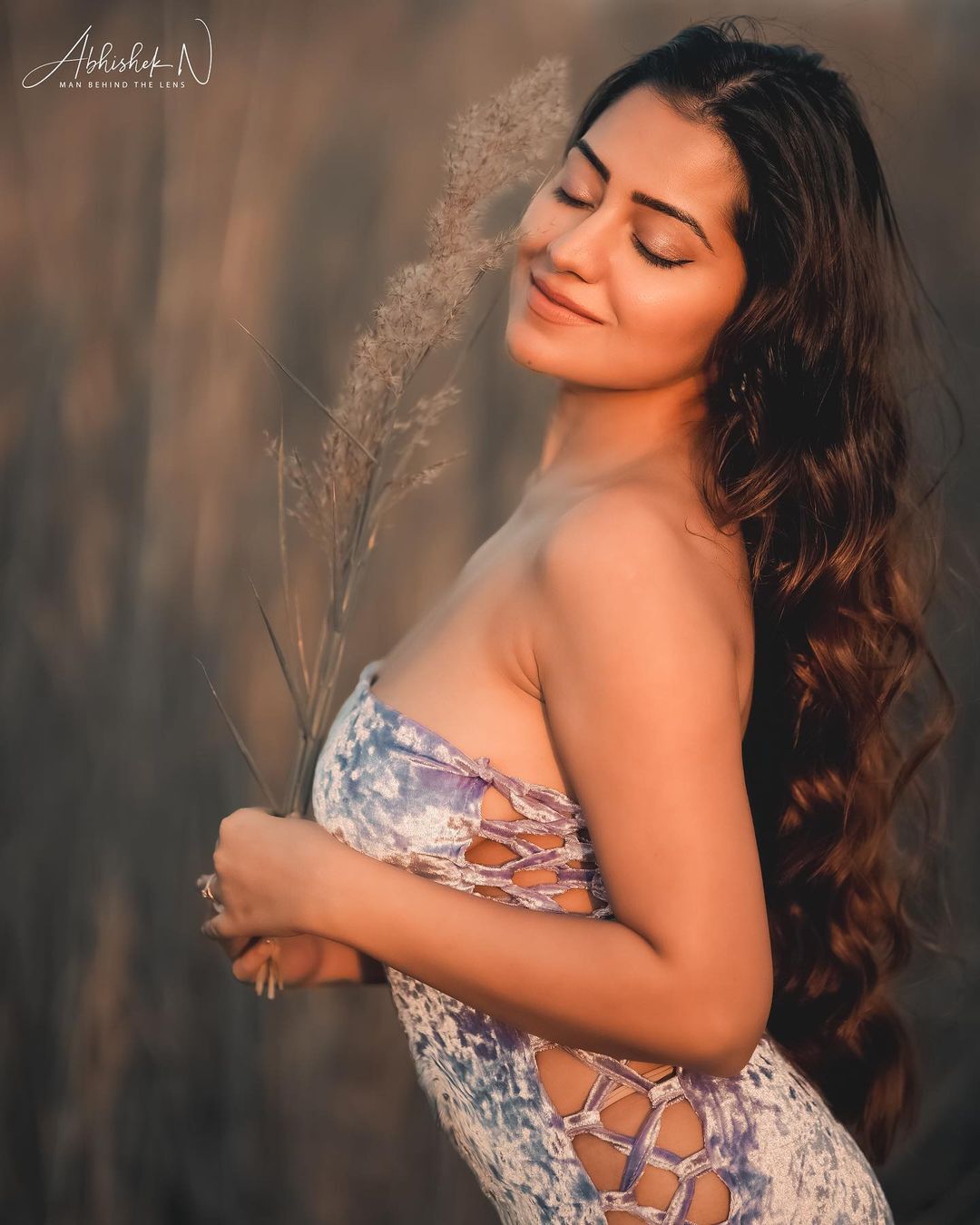 సిమ్రాన్ కౌర్ హాట్ గ్లామర్ షో.. కుర్రకారుకు మత్తెక్కించేస్తుందిలే బ్యూటీ..!