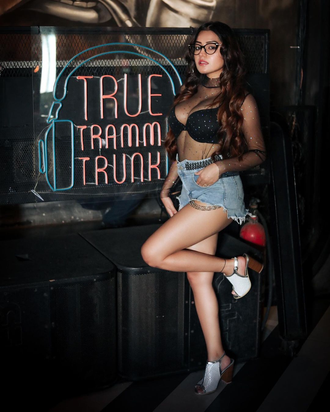 సిమ్రాన్ కౌర్ హాట్ గ్లామర్ షో.. కుర్రకారుకు మత్తెక్కించేస్తుందిలే బ్యూటీ..!