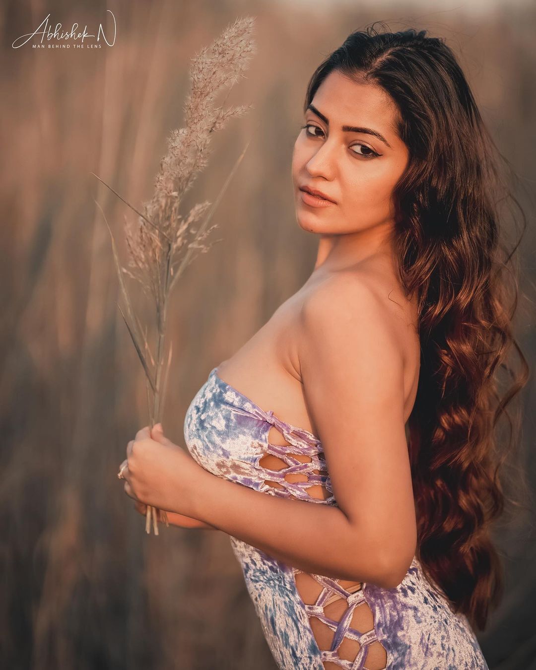 సిమ్రాన్ కౌర్ హాట్ గ్లామర్ షో.. కుర్రకారుకు మత్తెక్కించేస్తుందిలే బ్యూటీ..!