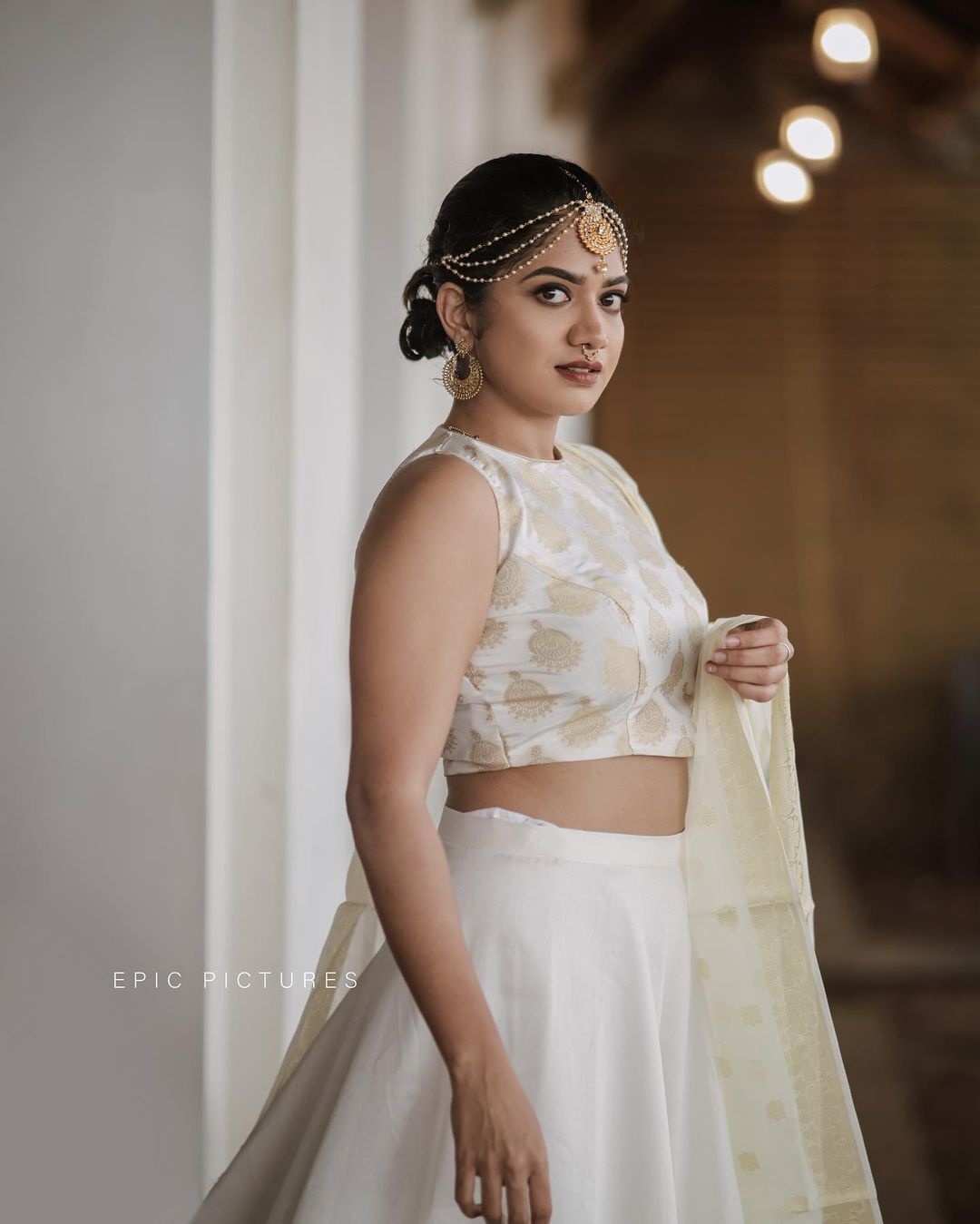 Anarkali Marikar: വെള്ളയിൽ മാലാഖയായി അനാർക്കലി... സ്റ്റൈലൻ ലുക്കിൽ ആരാധകരുടെ മനം മയക്കി നടി